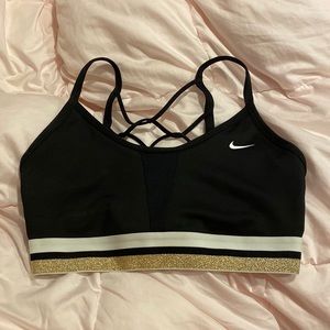 Nike sports bra size M dri-fit